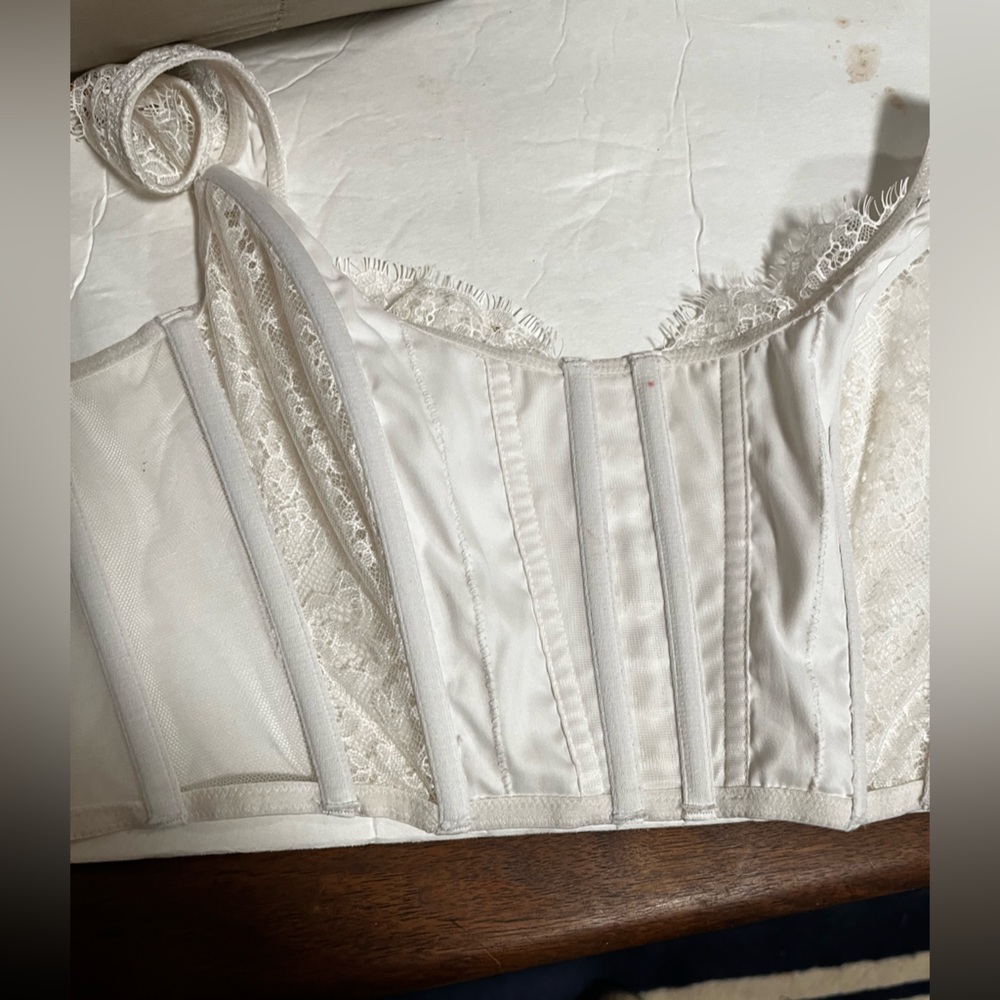 Victoria's Secret White Lace Corset Bra - Picture 4 of 6